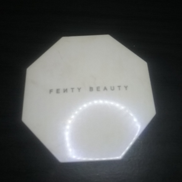 Fenty Beauty Other - Fenty Beauty highlighter